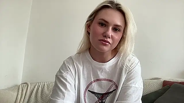 Snapshot of ElaraLuxxxe chatting on September 18, 10:58 am ElaraLuxxxe online show from September 18, 10:58 am