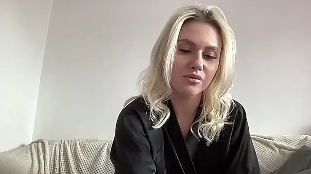 Snapshot of ElaraLuxxxe chatting on September 24, 10:03 am ElaraLuxxxe online show from September 24, 10:03 am