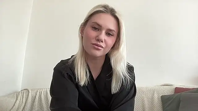 Snapshot of ElaraLuxxxe chatting on September 17, 10:02 am ElaraLuxxxe online show from September 17, 10:02 am