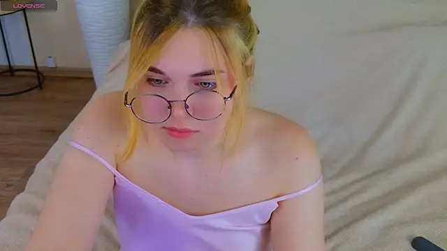 Evie Vall online show from October 5, 3:28 pm