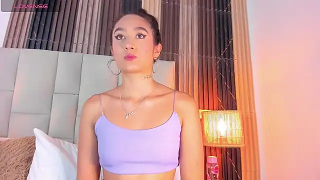 Nicolqueen  online show from April 11, 11:25 am