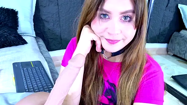 LizzyOlsen online show from May 22, 4:43 am