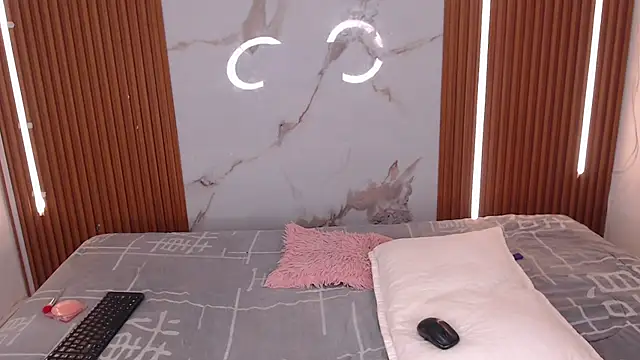 brithanny 03 online show from December 14, 8:14 pm