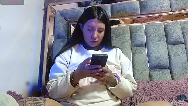 missashlyrosette online show from April 15, 8:53 pm