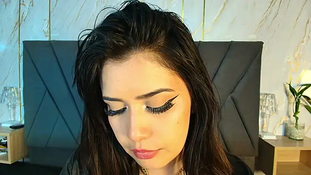 Snapshot of chloe_Laurent1 chatting on September 27, 4:41 am chloe Laurent1 online show from September 27, 4:41 am