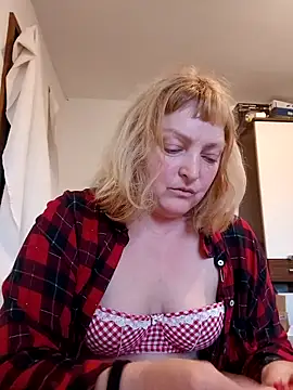 LiluLiluLilu online show from April 18, 5:48 pm