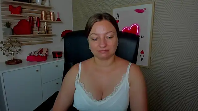 angelaSamt online show from June 26, 5:41 am