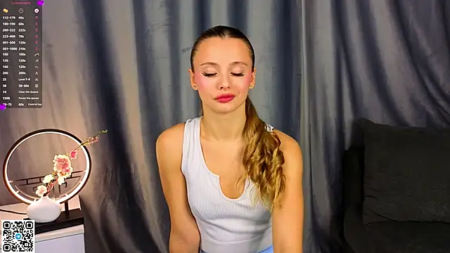 NaughtySeraphine online show from February 25, 5:17 am