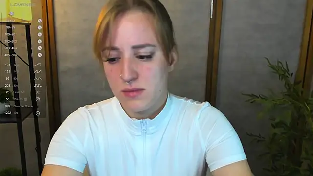 Snapshot of Alice_Cire chatting on October 13, 2:47 am Alice Cire online show from October 13, 2:47 am