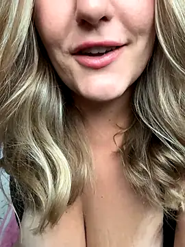 Snapshot of miss_pixie69X chatting on September 24, 5:12 pm miss pixie69X online show from September 24, 5:12 pm