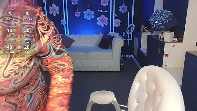 Kira Kenett online show from November 15, 4:30 pm