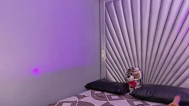 HatsaJones online show from April 5, 4:22 am