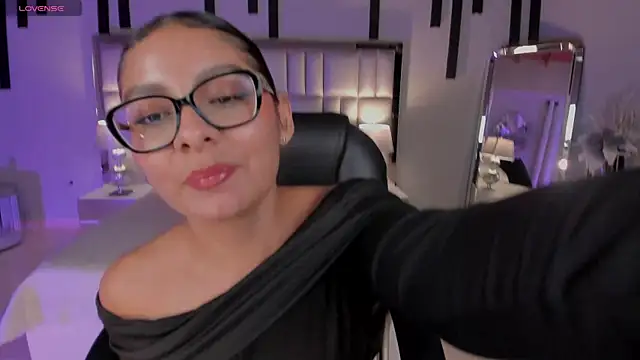 NinaBlum online show from November 24, 5:20 am