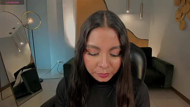 NinaBlum online show from November 26, 3:18 am