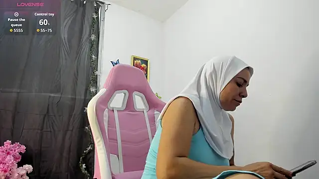 Snapshot of dalila_kemur chatting on October 8, 10:14 pm dalila kemur online show from October 8, 10:14 pm