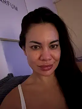 Snapshot of SweetMeiiii chatting on October 9, 7:51 pm SweetMeiiii online show from October 9, 7:51 pm