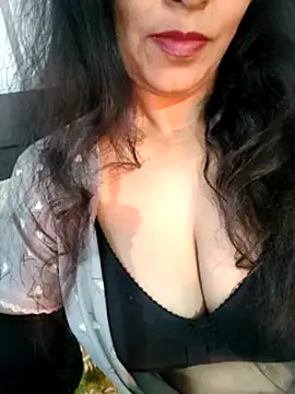 Deepa Sharma143 online show from February 3, 2:21 am