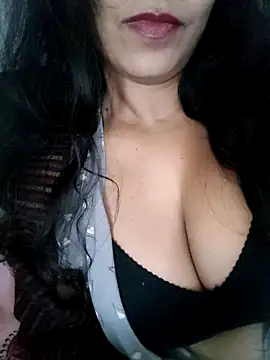 Deepa Sharma143 online show from December 17, 2:49 am