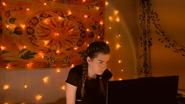 AliceCUNTach online show from February 4, 5:10 am