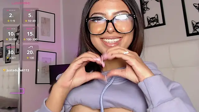 Maia Reficco online show from November 28, 9:07 pm