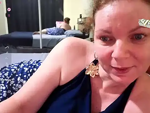 aussiepeaches online show from November 3, 10:25 pm