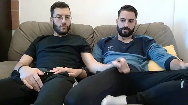 Amicisegreti online show from December 1, 6:50 am