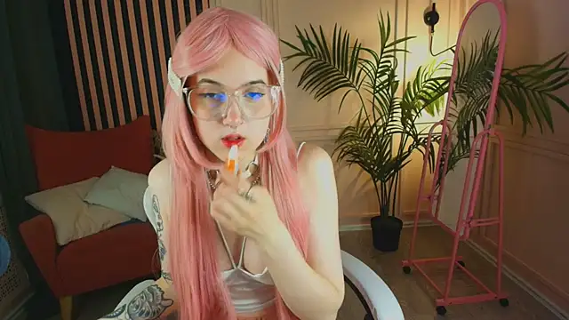 Snapshot of luna__light chatting on September 9, 10:42 pm luna light online show from September 9, 10:42 pm