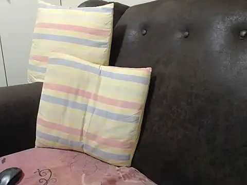 bustylaura4u online show from February 15, 7:35 pm