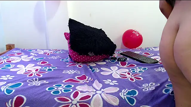 ashlyanaldeep18 online show from February 14, 2:35 am