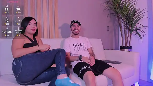 Snapshot of aronandluna chatting on October 1, 2:11 pm aronandluna online show from October 1, 2:11 pm