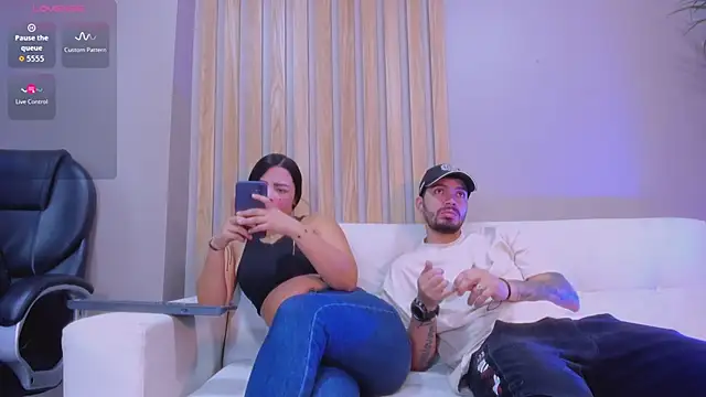 Snapshot of aronandluna chatting on October 9, 2:32 pm aronandluna online show from October 9, 2:32 pm