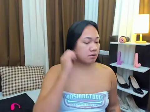 Snapshot of TsUncutKaren chatting on October 18, 4:32 pm TsUncutKaren online show from October 18, 4:32 pm