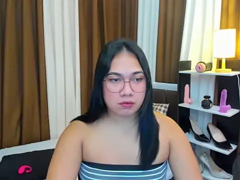 Snapshot of TsUncutKaren chatting on October 12, 5:32 am TsUncutKaren online show from October 12, 5:32 am