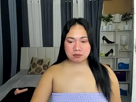 TsUncutKaren online show from March 5, 6:53 am