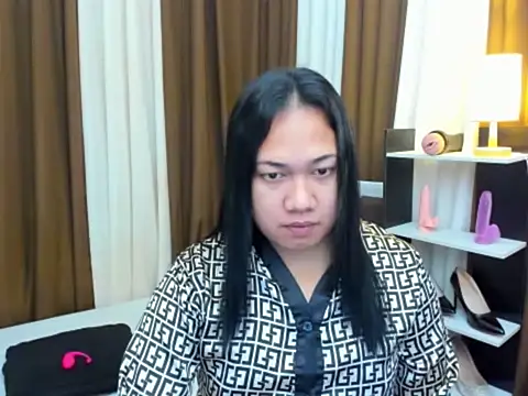 Snapshot of TsUncutKaren chatting on October 17, 3:59 pm TsUncutKaren online show from October 17, 3:59 pm