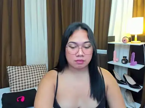 Snapshot of TsUncutKaren chatting on October 14, 5:43 am TsUncutKaren online show from October 14, 5:43 am