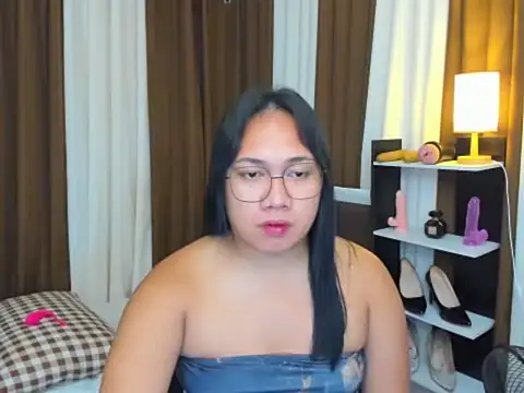 Snapshot of TsUncutKaren chatting on September 28, 5:40 pm TsUncutKaren online show from September 28, 5:40 pm
