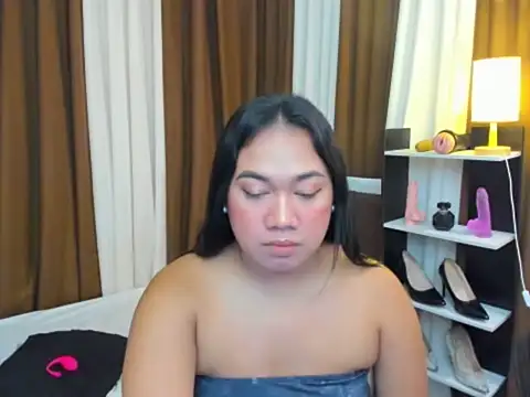 Snapshot of TsUncutKaren chatting on October 9, 5:11 am TsUncutKaren online show from October 9, 5:11 am