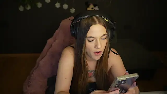 Luna Lynn online show from January 6, 9:29 pm