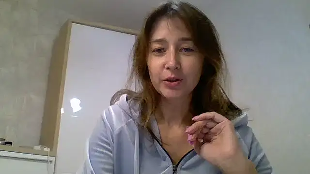 Snapshot of Avenique chatting on October 10, 10:58 pm Avenique online show from October 10, 10:58 pm