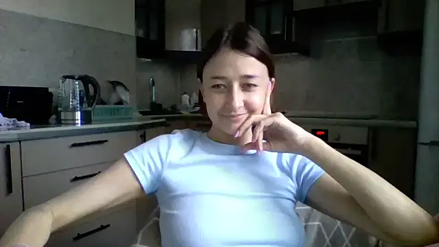 Snapshot of Avenique chatting on October 15, 1:25 pm Avenique online show from October 15, 1:25 pm