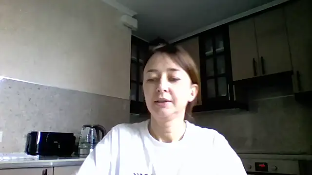 Snapshot of Avenique chatting on October 14, 12:30 pm Avenique online show from October 14, 12:30 pm