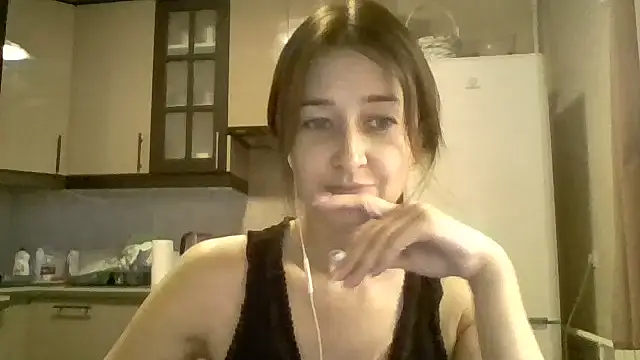 Snapshot of Avenique chatting on October 9, 7:18 pm Avenique online show from October 9, 7:18 pm