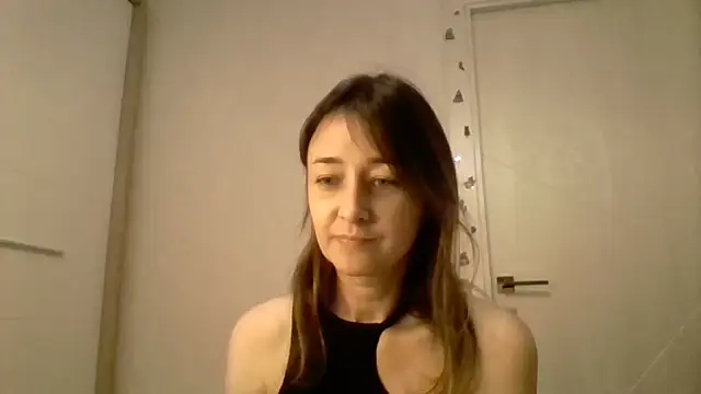 Snapshot of Avenique chatting on October 17, 4:21 pm Avenique online show from October 17, 4:21 pm