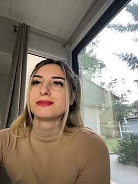 Ella Vee online show from September 26, 5:27 am