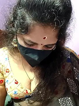 luci-queen online show from September 21, 4:05 pm