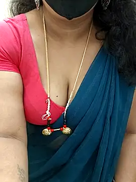 luci-queen online show from July 22, 7:09 am