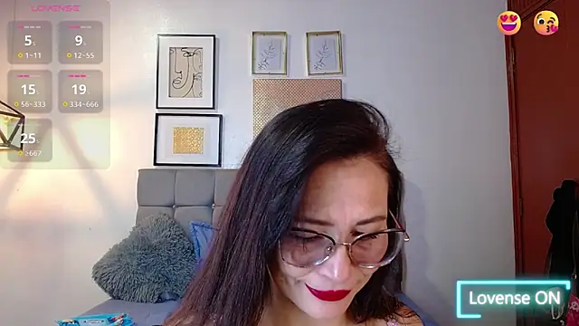  naomi s online show from April 8, 2:30 pm