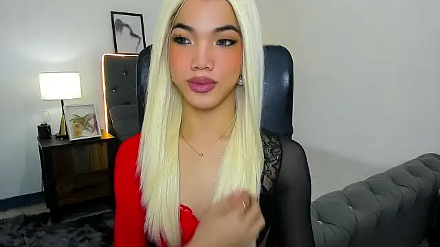 Snapshot of CassieSommereux chatting on October 13, 4:37 am CassieSommereux online show from October 13, 4:37 am