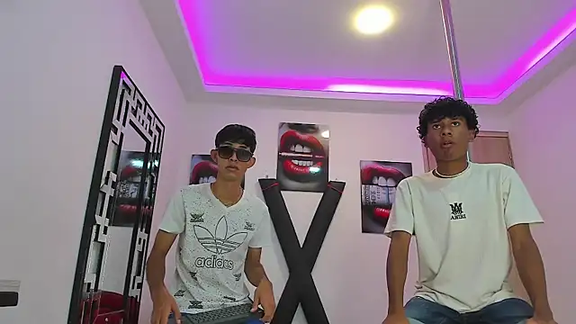Snapshot of LONDON_BOYS1 chatting on September 11, 7:20 am LONDON BOYS1 online show from September 11, 7:20 am